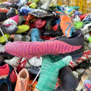 S25-C prezzo di fabbrica usato scarpe da calcio all'ingrosso grande quantità di scarpe da calcio miste balle per gli uomini di alta qualità scarpe da calcio - Product Image 4