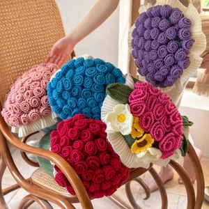 ผ้าห่มลายดอกกุหลาบโครเชต์ทำมือ 2-in-1 ของขวัญวันแม่สุดสร้างสรรค์ - Product Image 2