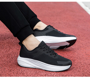 Venta al por mayor de fábrica: Zapatillas de tenis acolchadas de alto rebote para adultos, ideales para excursiones diurnas, exportación y licitaciones competitivas de empresas de logística marítima. - Product Image 5