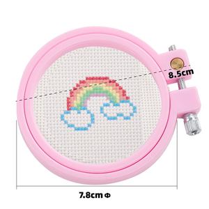 <span class=keywords><strong>Kit</strong></span> <span class=keywords><strong>de</strong></span> Bordado a Mano DIY, <span class=keywords><strong>Kit</strong></span> <span class=keywords><strong>de</strong></span> <span class=keywords><strong>Punto</strong></span> <span class=keywords><strong>de</strong></span> <span class=keywords><strong>Cruz</strong></span> Tradicional con Aro <span class=keywords><strong>de</strong></span> Plástico, Hilos y Agujas <span class=keywords><strong>de</strong></span> Colores, Manualidades para Niños y Principiantes - Product Image 4