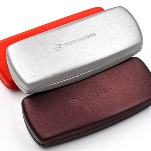 <span class=keywords><strong>Étui</strong></span> <span class=keywords><strong>à</strong></span> <span class=keywords><strong>lunettes</strong></span> pour <span class=keywords><strong>homme</strong></span> sur mesure, grand format, en métal et cuir, fabriqué par le fabricant - Product Image 3