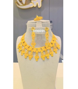 Elegante conjunto de collar de 4 piezas chapado en oro para mujer, diseño intrincado, piedras brillantes, perfecto para compromiso, ropa de fiesta de boda - Product Image 2