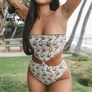 Traje de Baño de Lujo con Estampado Hawaiano, Diseño de Fabricante, Personalizado, de Nailon Reciclado, Estilo Bandeau, con Aberturas, de Una Pieza - Product Image 2
