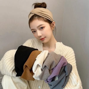 Wholesale Korean Elegant Wide Hairband for Women Gentle Autumn Winter Simple <strong>Face</strong> <strong>Washing</strong> <strong>Headband</strong> Daily Wear Hair Accessory - Product Image 3