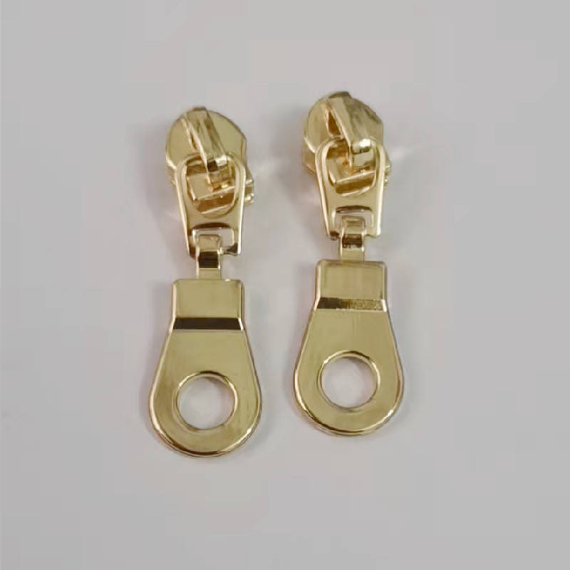 สีทองอ่อนแวววาว