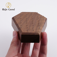 Right Grand Gothic Coffin Black Walnut Wood 14G 16G Body Piercing Jewelry Display con 38 postes