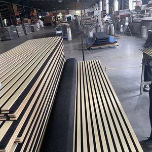 Panneaux muraux en bois à lattes, isolation acoustique en feutre mince personnalisée en usine, bandes de bois enroulées, placage en papier triamine - Product Image 2