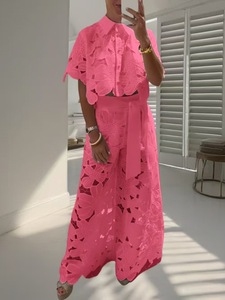 Ensemble décontracté <span class=keywords><strong>deux</strong></span> <span class=keywords><strong>pièces</strong></span> pour <span class=keywords><strong>femme</strong></span> : chemise courte à col et manches mi-longues en <span class=keywords><strong>dentelle</strong></span> florale ajourée et pantalon long taille haute à jambes larges - Product Image 5