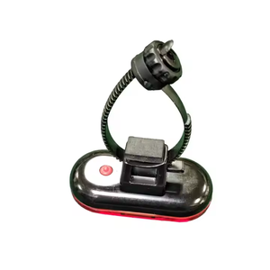 Feu arrière de vélo portable rechargeable par USB Feu de sécurité arrière de vélo à 5 LED avec mode flash <span class=keywords><strong>Accessoire</strong></span> de conduite de nuit étanche - Product Image 2