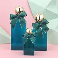 Bouteille de lotion en plastique PETG carrée personnalisée de 60 ml, 250 ml, 400 ml avec bouchon à bille doré pour l'emballage du shampoing