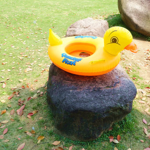 Anneau de natation <span class=keywords><strong>gonflable</strong></span> en PVC de dessin animé de <span class=keywords><strong>canard</strong></span> jaune bouée de sauvetage pour enfants épaissie écologique pour les fournitures d'eau de fête de piscine - Product Image 2