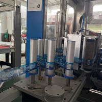 Machine d'étiquetage automatique intelligente linéaire BOPP à haute vitesse avec colle chaude pour ligne d'embouteillage d'eau 200BPM