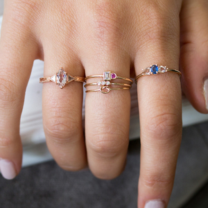 Khuyến mãi cho phụ nữ của hợp thời trang mạ vàng Tiny ban nhạc Nhẫn Stackable <span class=keywords><strong>Ruby</strong></span> CZ và màu tím trắng đá lát đồ trang sức làm bằng đồng thau - Product Image 1