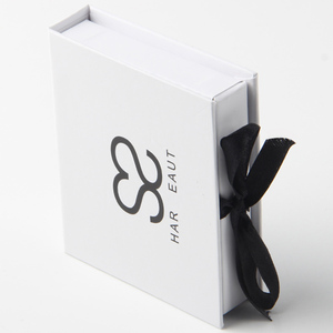 Scatola per Gioielli di Lusso in Carta con Design Trendy e Finitura Lucida, Confezione Regalo di Alta Qualità - Product Image 1