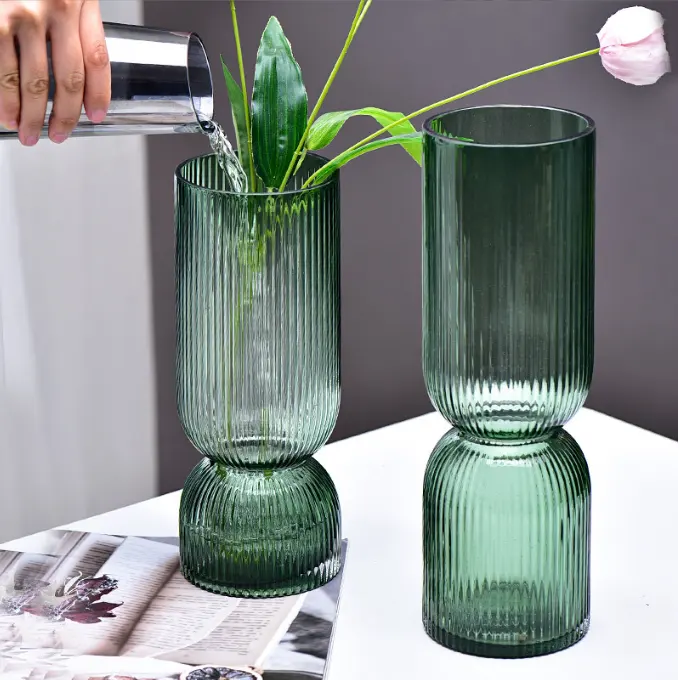 バルク手吹き色幾何学的形状垂直ストライプガラスバッド花瓶シンプルなクリアフラワー花瓶