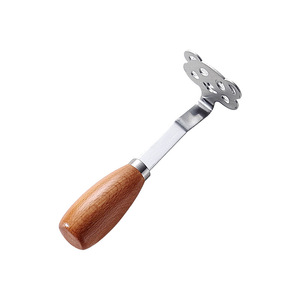 Écrase-pommes de terre manuel en acier inoxydable 304 en forme d'<span class=keywords><strong>ours</strong></span> avec manche en bois, outil pour purée de patate douce et aliments pour bébé, presse-<span class=keywords><strong>ail</strong></span> de cuisine - Product Image 5