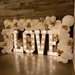 Décoration de mariage Ampoule LED Lettres Mr et Mme Lettres de chapiteau de 4 pieds - Product Image 1