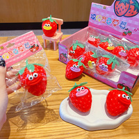 Boîte de présentation en gros de jouets squishy mini fraise Lisa – Jouets anti-stress à presser pour magasins de détail et boutiques de cadeaux