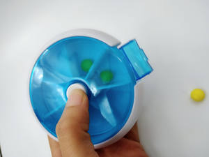 Boîte à pilules portable en gros, mini-boîte à médicaments de voyage rotative hebdomadaire avec compartiments pour fruits, à emporter avec vous - Product Image 4