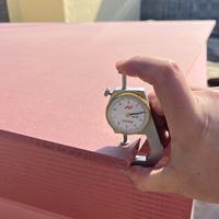 MDF ignifuge de haute qualité Wanda, première classe, 1220x2440x18mm, FR MDF/E1, faible émission de formaldéhyde, résistant à l'humidité, couleur rouge