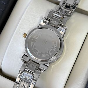 Reloj de pulsera clásico para mujer, a la moda, resistente al agua, de cuarzo, con cadena de aleación de oro y plata, con función de calendario. - Product Image 5