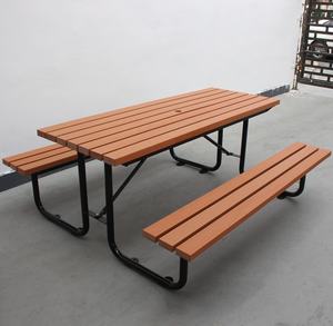 <span class=keywords><strong>Table</strong></span> de pique-nique moderne d'extérieur à lattes composites en acier et PEHD en bois pour les parcs et rues extérieurs - Product Image 2