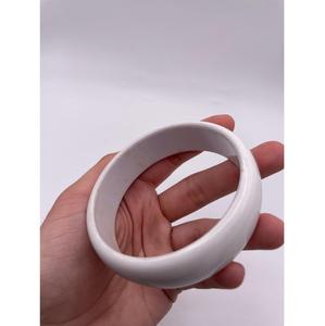 Brazaletes de Resina Elegantes para Mujer con Diseño Ligero y Duradero, Patrones Coloridos, Perfectos para Uso Diario - Product Image 1