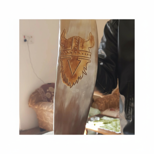 Jarra de Cuerno de Búfalo Auténtica Estilo Vikingo, Ecológica, Hecha a Mano en India, Diseño Religioso, Opción de Logotipo Personalizado para Cerveza y Hidromiel - Product Image 1