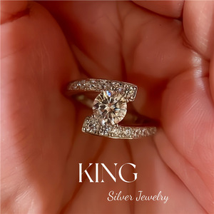 Anillo de Moissanita King Silver Jewelry con Engaste Pavé para Boda, Anillo de Mujer - Product Image 2