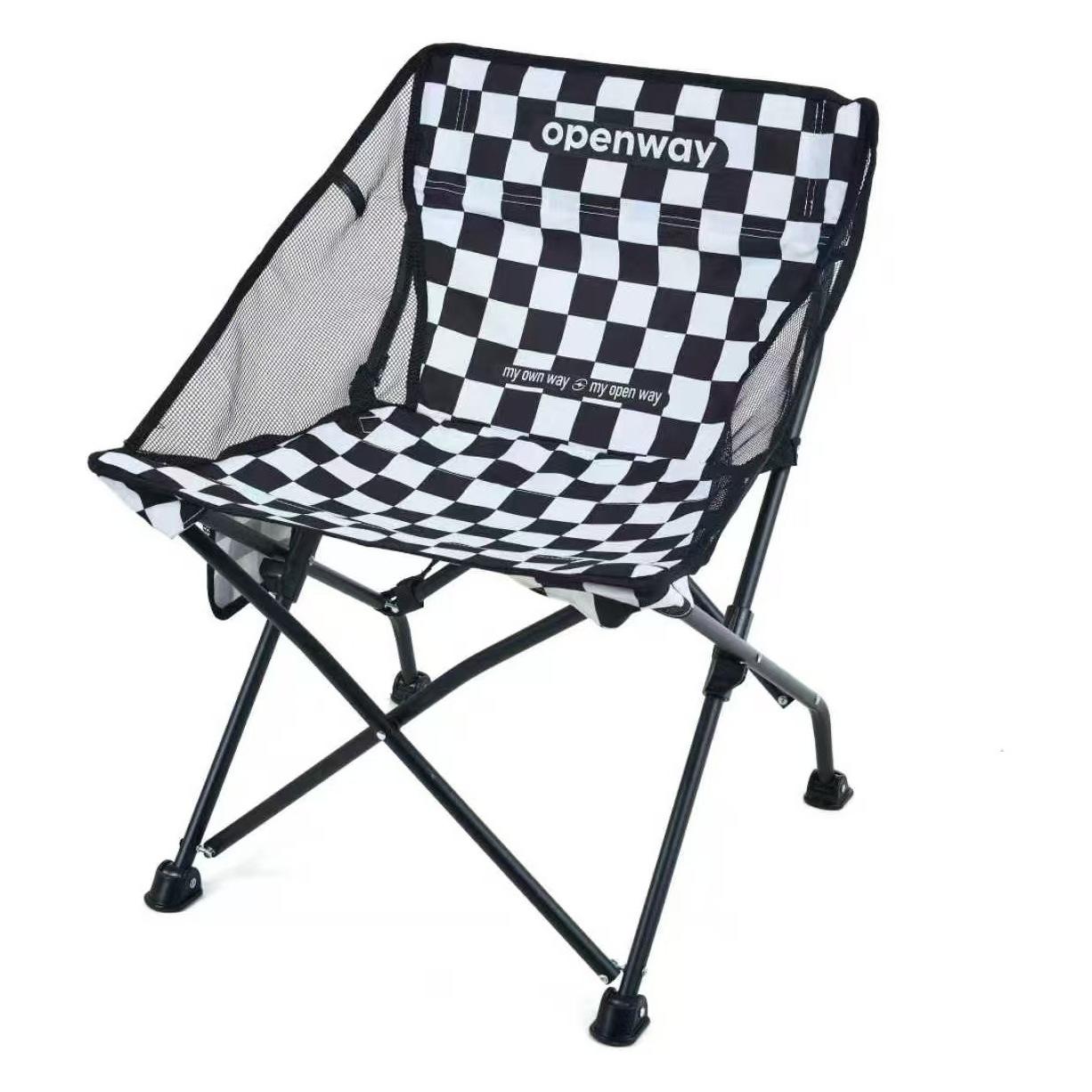 ผีเสื้อลายตารางหมากรุกขาวดำ