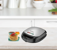Les plaques antiadhésives amovibles TIffANY 3 en 1 chauffent les surfaces du gril des deux côtés des voyants LED Sandwich Maker