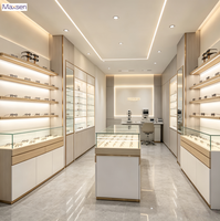 Meuble de présentation pour opticien Maxsen en bois clair, vitrine murale LED pour lunettes, verre trempé, finition couleur personnalisable, comptoir