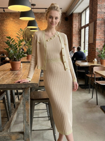 Ensemble robe et cardigan en tricot blanc élégant et moderne, ensemble en tricot 2 pièces Stealth Wealth pour femmes sophistiquées