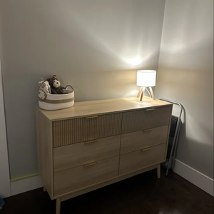 <span class=keywords><strong>Commode</strong></span> moderne en bois à 6 tiroirs avec poignées dorées, panneaux avant texturés, <span class=keywords><strong>commode</strong></span> de style mid-century moderne pour le rangement de la chambre à coucher - Product Image 3