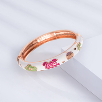 Vente en gros de bracelets plaqué or avec fleurs classique en alliage de zinc bracelets lotus en émail coloré bracelets de manchette en vrac bijoux pour femmes