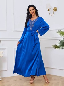 Robe Kaftan Légère et Respirante à Motifs Floraux Brodés pour Femme, Col en V Long, Style Dubaï Moyen-Orient - Product Image 3