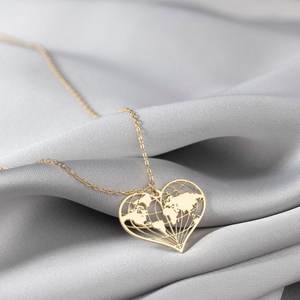 Collana con Mappamondo alla Moda, Ciondolo a Forma di Cuore, Placcato Oro 18k, Acciaio Inossidabile, Unisex, per Amanti dei Viaggi - Product Image 4