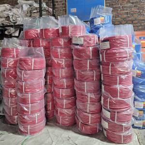 <span class=keywords><strong>Tuyau</strong></span> <span class=keywords><strong>de</strong></span> <span class=keywords><strong>gaz</strong></span> flexible double soudé <span class=keywords><strong>de</strong></span> qualité R <span class=keywords><strong>pour</strong></span> oxygène et acétylène, découpe sur mesure disponible - Product Image 4