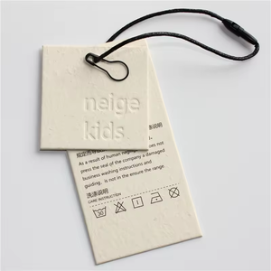 Etiqueta colgante reciclada <span class=keywords><strong>de</strong></span> cartón mate <span class=keywords><strong>de</strong></span> alta calidad, etiqueta <span class=keywords><strong>de</strong></span> papel para ropa con logotipo personalizado, diseño en relieve, función impermeable para ropa - Product Image 3