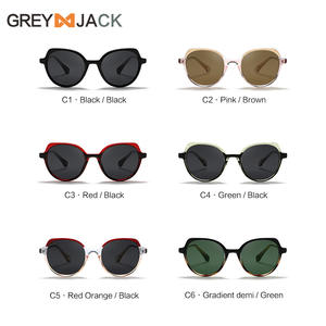แว่นกันแดดโพลาไรซ์สำหรับผู้หญิง รุ่น Grey Jack ป้องกันรังสียูวี 400 กรอบพีซี เลนส์สีดำ TAC แบบที่ 3 แฟชั่นสไตล์สตรีท - Product Image 5