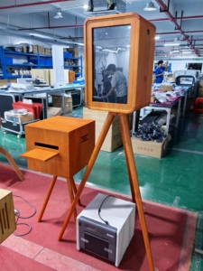 บูธถ่ายรูปไม้ขนาด <span class=keywords><strong>iPad</strong></span> แบบกำหนดเอง พร้อมกระจกเงา กล้อง และเครื่องพิมพ์ - Product Image 4