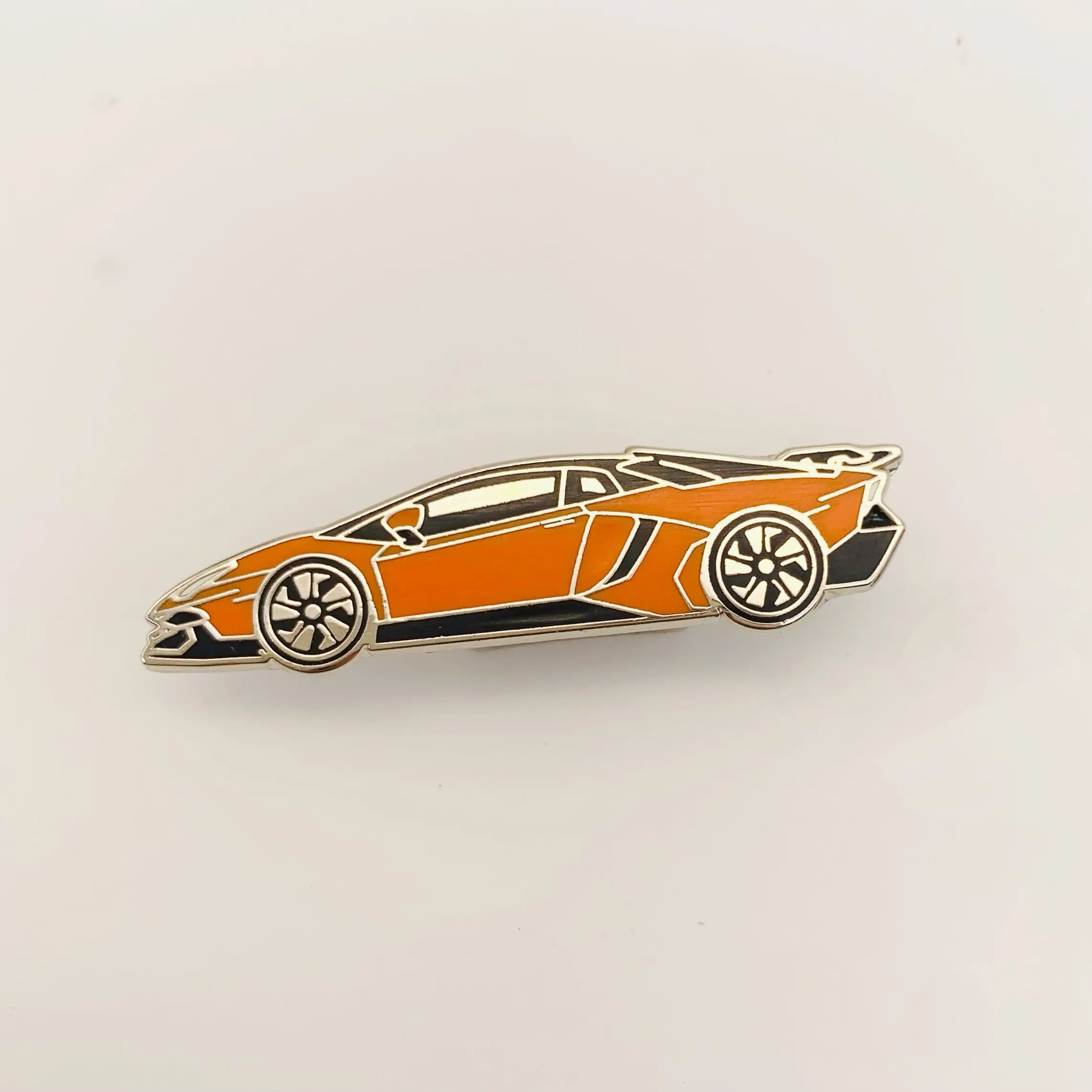 Изящные оранжевые автомобильные булавки, жесткие эмалированные аниме-булавки, персонализированный мультяшный <span class=keywords><strong>автомобильный</strong></span> значок