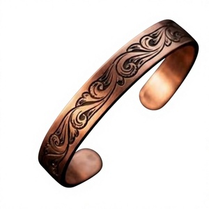 Pulsera de Cobre Sólido con Diseño Floral Estampado, Hecha a Mano, Estilo Ayurvédico, Joyería Metálica de Moda, Diseño Exquisito - Product Image 1