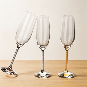 Flûtes à Champagne 230ml faites à la main de luxe élégant en forme de <span class=keywords><strong>tulipe</strong></span> en argent avec bordure en argent pour la fête - Product Image 2
