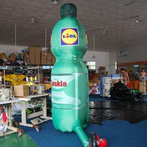 Réplique géante gonflable de bouteille d'eau Lidl Saskia, affichage gonflable promotionnel personnalisé pour les marques de boissons/les magasins de détail - Product Image 2
