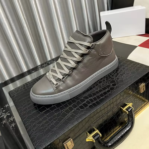 Baskets de luxe 2026 de créateur, grande taille, style décontracté et sportif, tendance parisienne, finition mate peinte au pistolet, sur mesure pour l'exportation - Product Image 3
