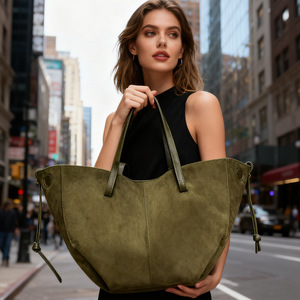 Sac fourre-tout en daim PU Printemps 2025 French Wings Rétro Européen Américain Loisirs Voyage Grande Taille Sac à bandoulière et à main MELI - Product Image 3