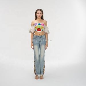 Jeans pour femmes en gros, personnalisés, délavés, brodés de fleurs, en denim, coupe évasée, tendance - Product Image 3