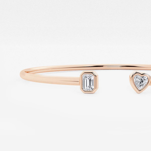 Brazalete Abierto de 7 Pulgadas con 1.2 CTW de Esmeraldas y Diamantes Cultivados en Laboratorio, Joyería Fina Moderna y Elegante - Product Image 1