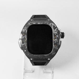 Étui de protection de montre en fibre de carbone personnalisé avec point doré et bracelet de montre en caoutchouc fluoré multiple - Product Image 5